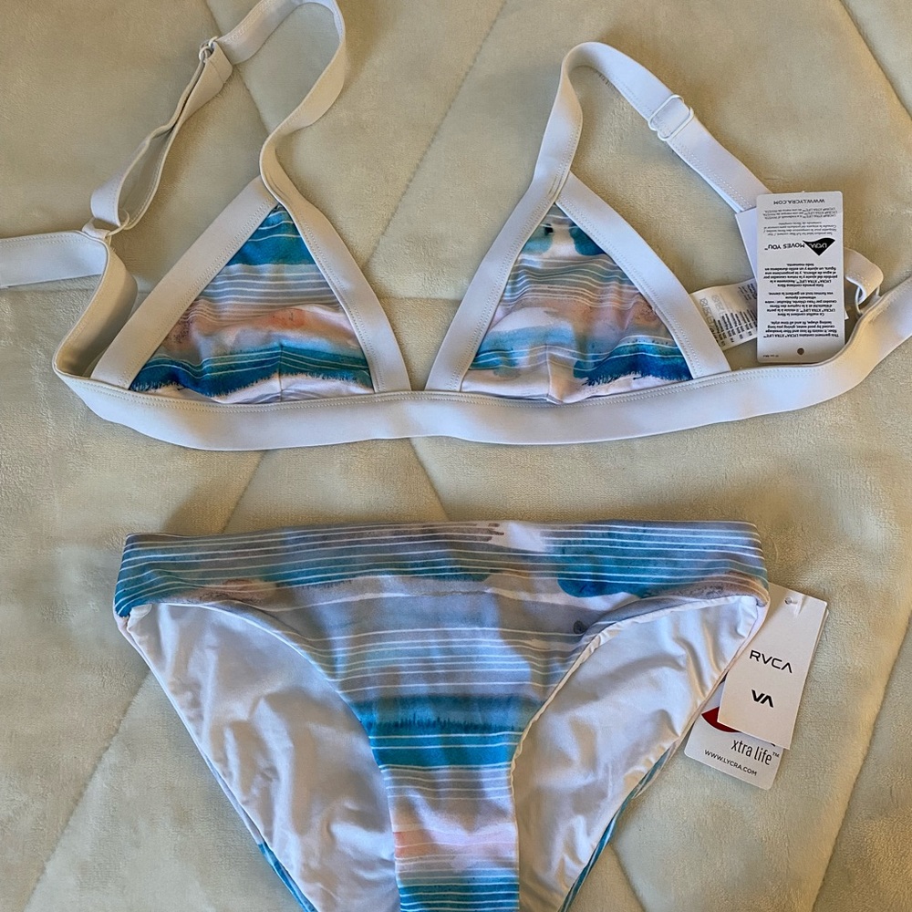 NEW🤍💙RVCA Bikini Set